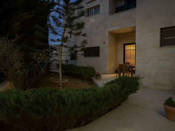 شقة فاخرة 3 غرف نوم مع حديقة في موقع متميز بعبادون – عمان الاردن | ID 597618