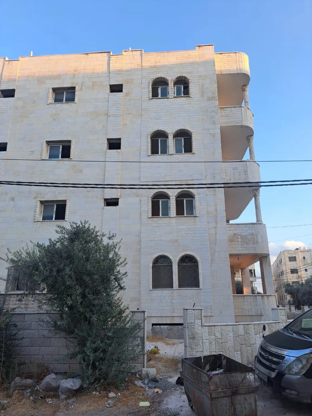 عمارة سكنية استثمارية للبيع في إربد – الحي الشرقي