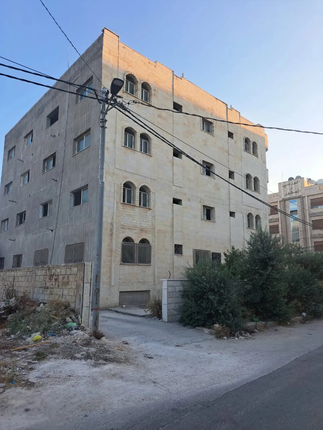 عمارة سكنية استثمارية للبيع في إربد – الحي الشرقي
