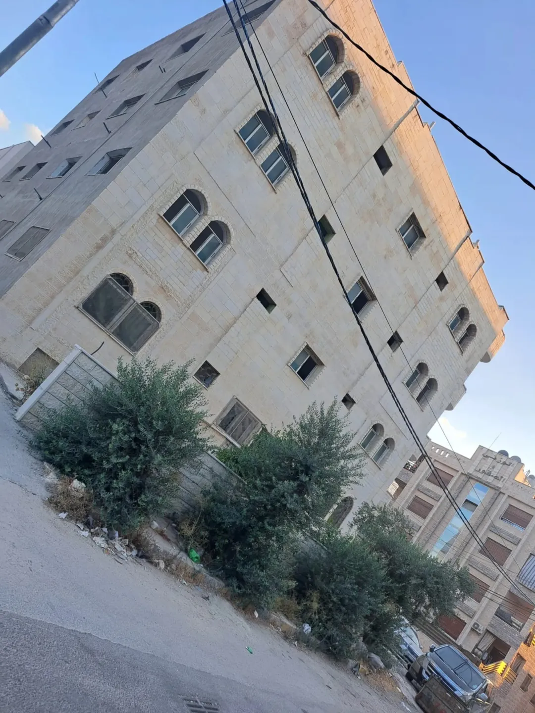 عمارة سكنية استثمارية للبيع في إربد – الحي الشرقي