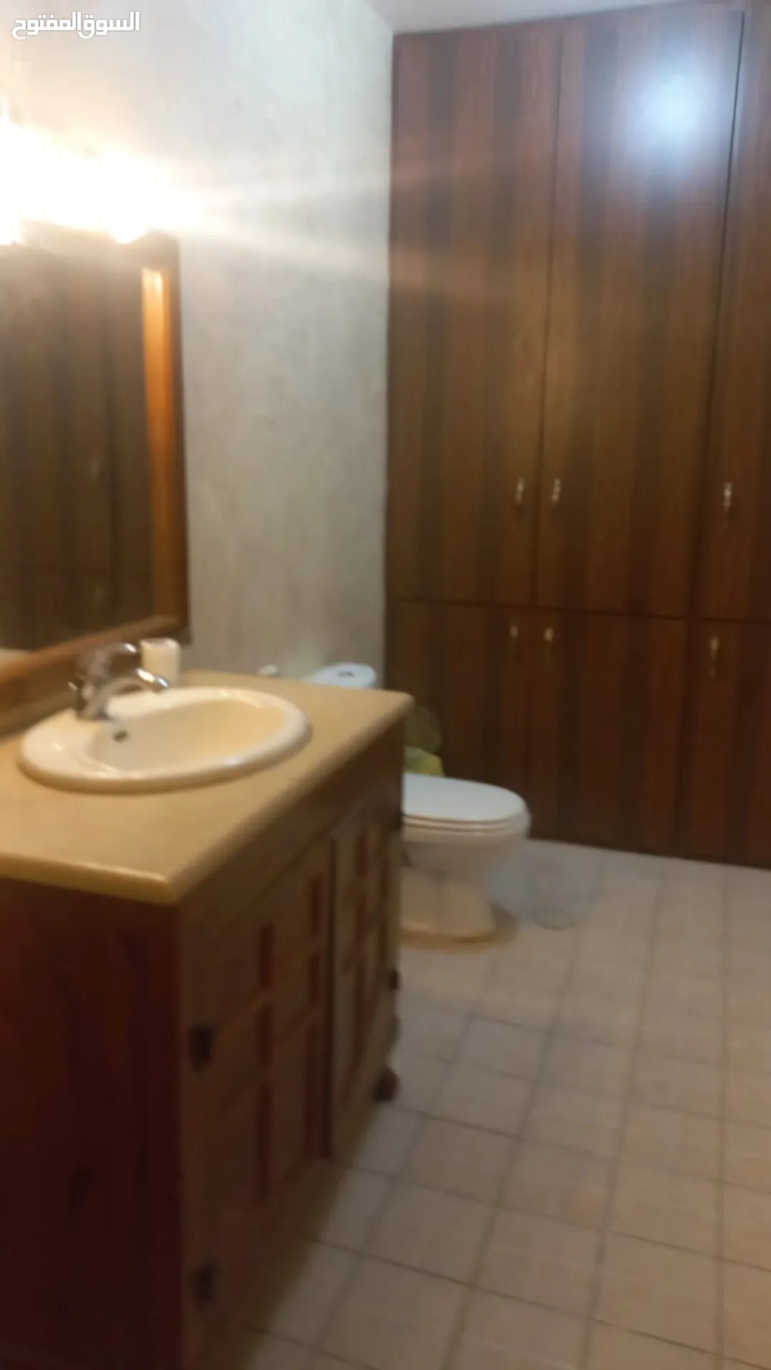 فيلا طابق ارضي مع حديقه مسطح 185 متر مع كراج سياره وحارس للعماره 3غرف نوم