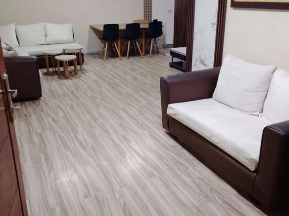شقة مفروشة فاخرة في خلدا قريبة من حديقة زها طابق تسوية – عمان الاردن