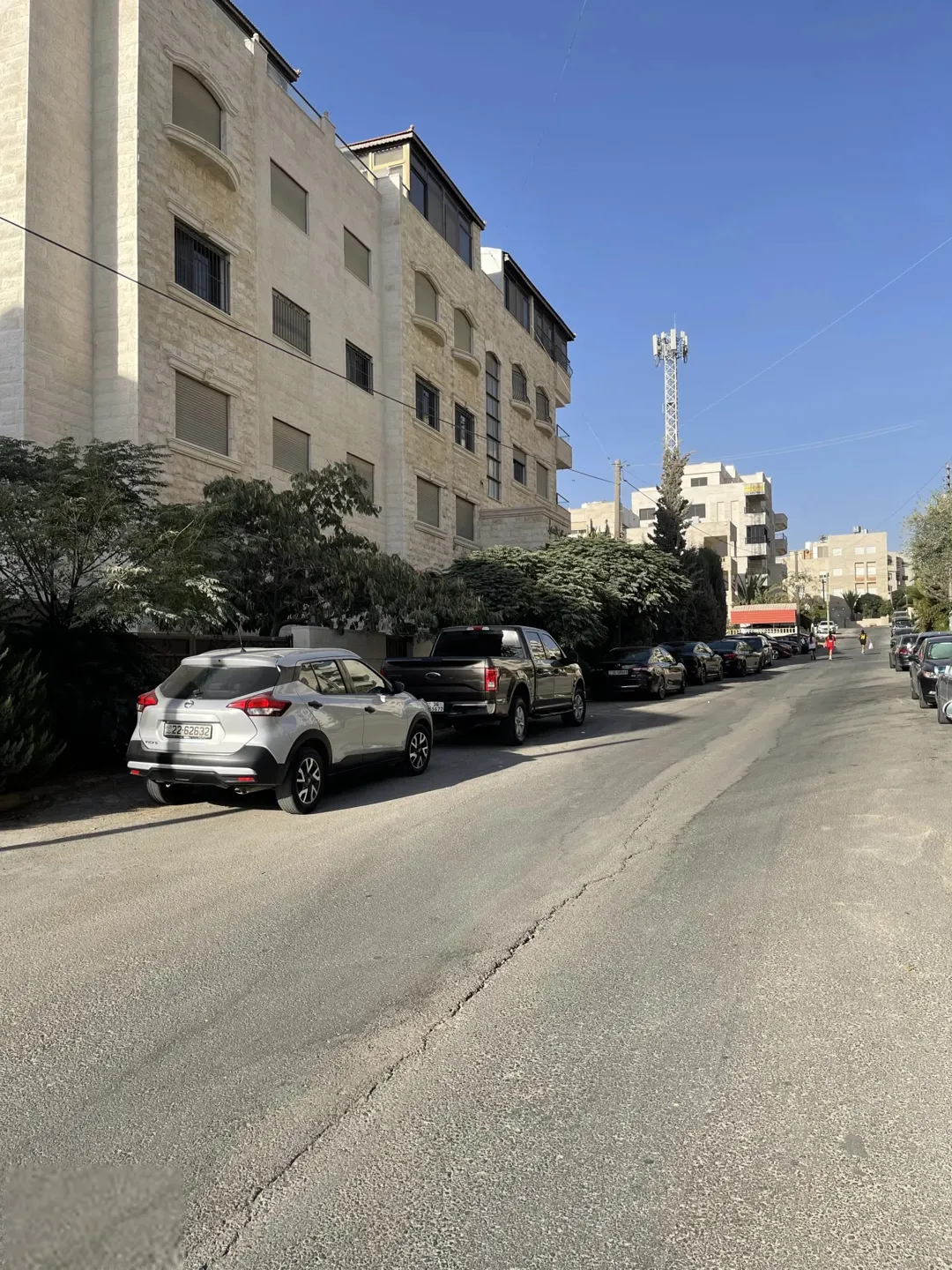 شقة واسعة ومميزة للبيع في ضاحية النخيل