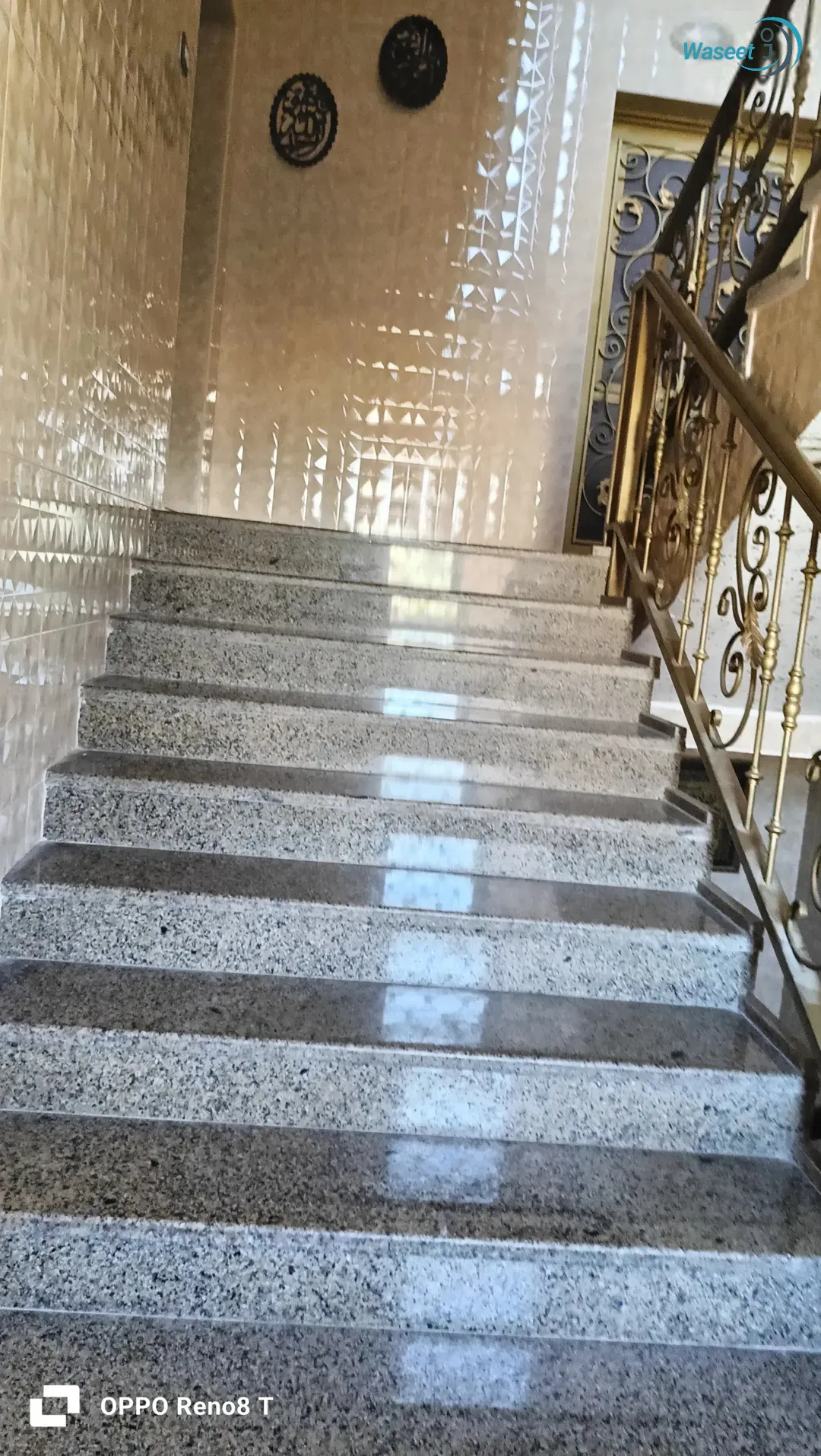 منزل مميز طابقين حجر اربع شقق واجهتين