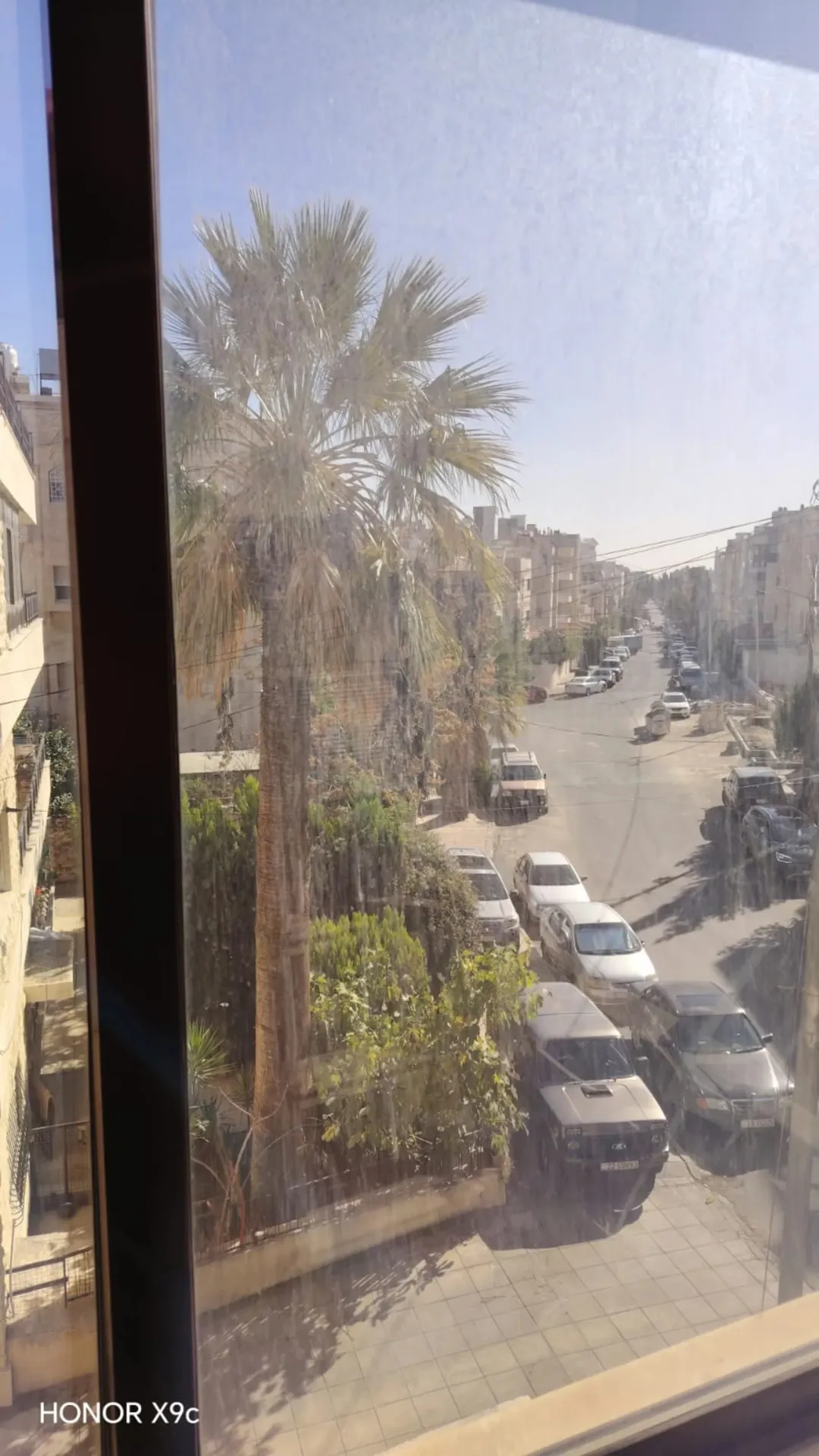 شقة سكنية مفروشة للبيع أو للإيجار الشهري في أم أذينة بجانب جوردن جيتس