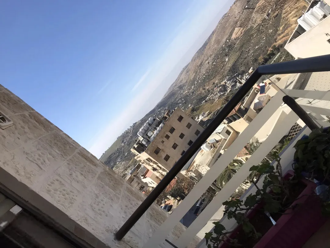 شقة فاخرة للبيع في ابو السوس تل الصنوبر – مساحة 130 مترًا