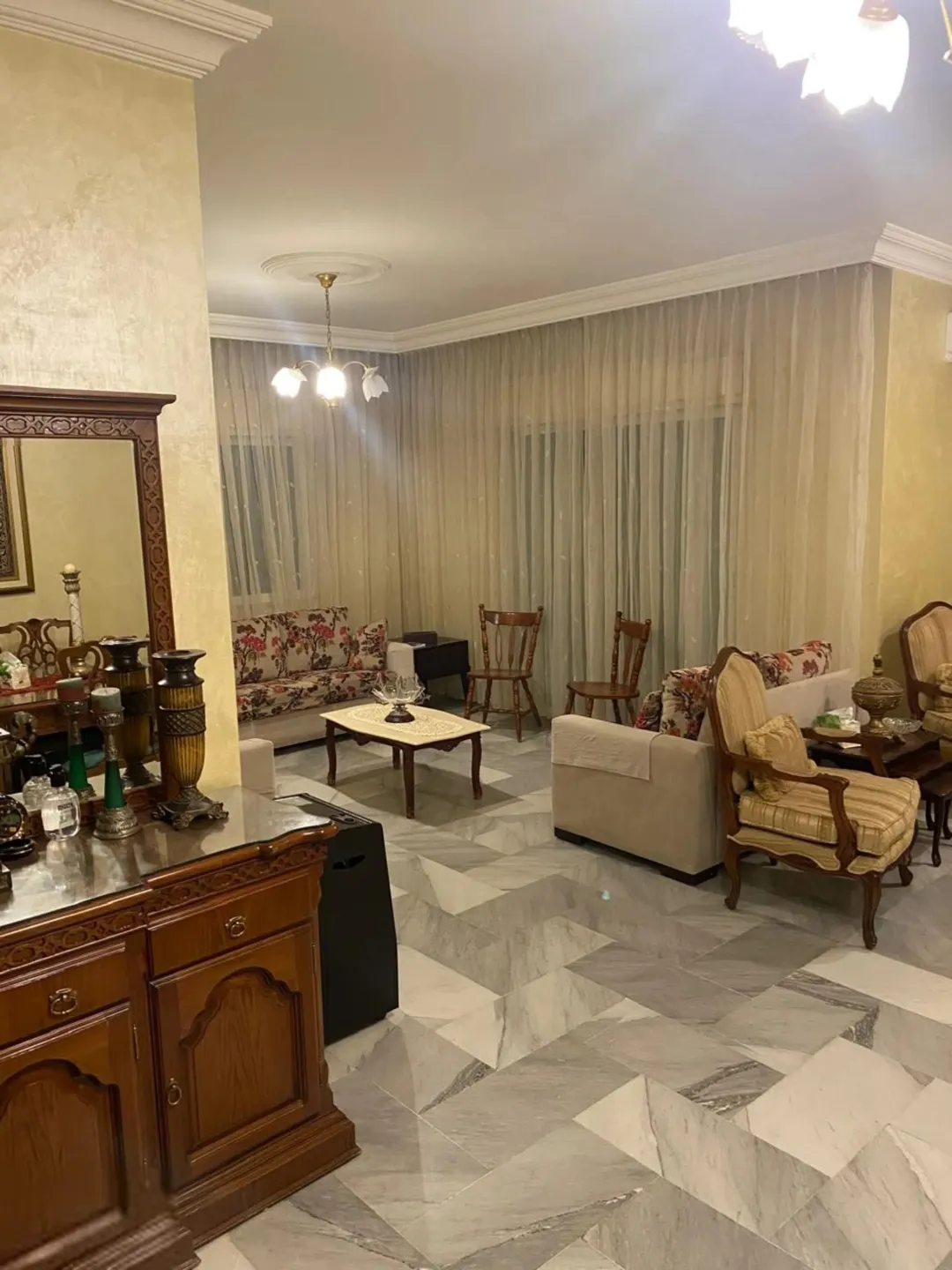 شقة فاخرة للبيع في دير غبار