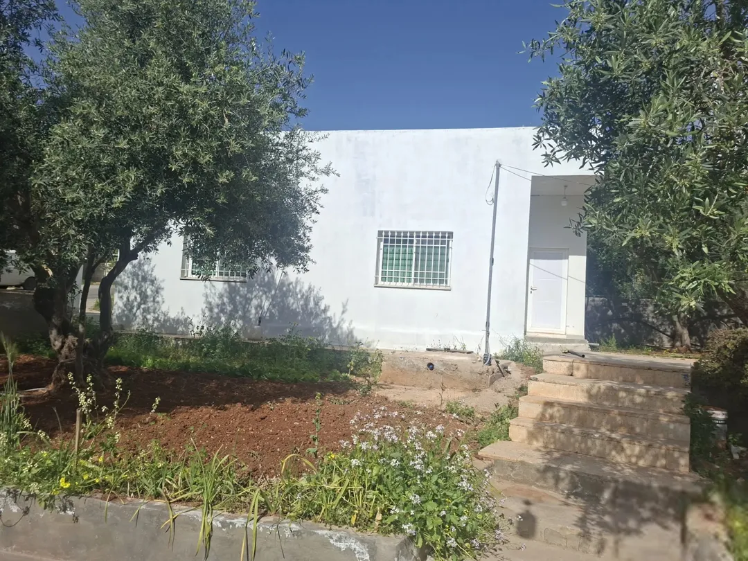 بيت للبيع في الصبيحي طابقان واجهتان مساحة 250 متر مربع مباشرة