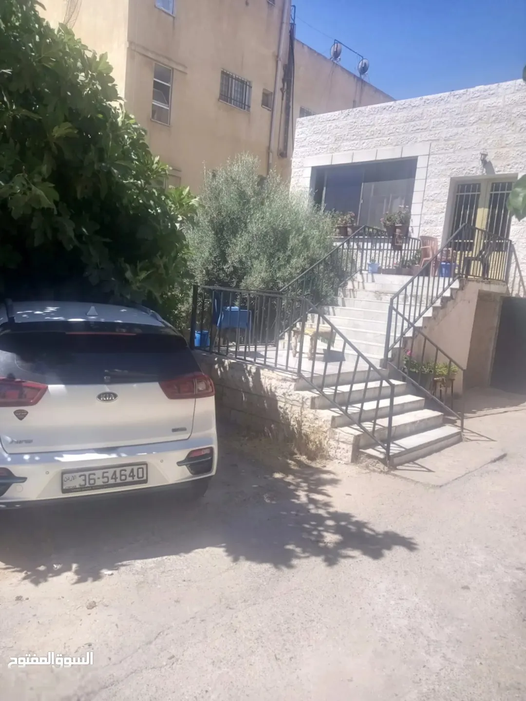 بيت للبيع قريب مضافة النسور