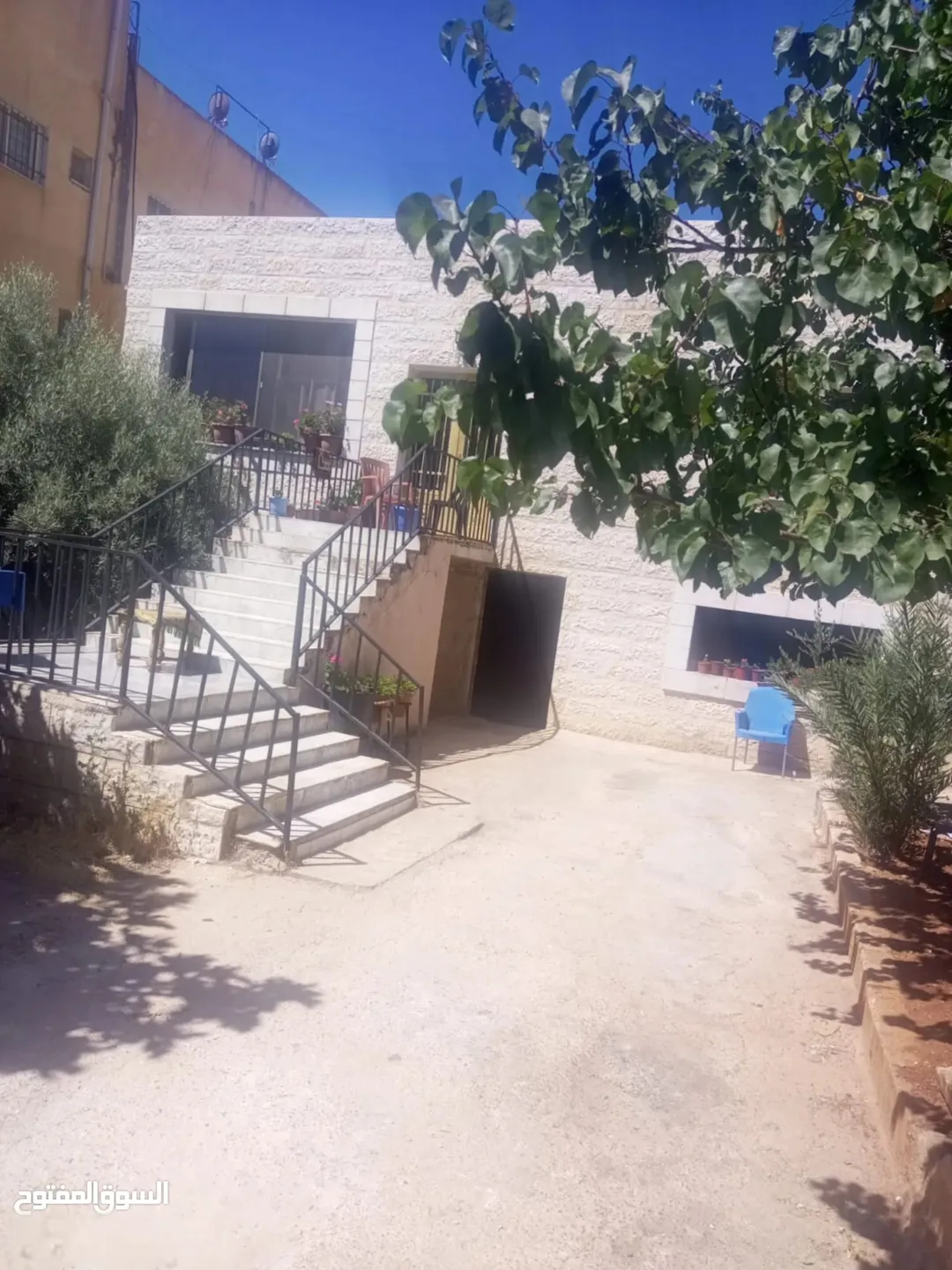 بيت للبيع قريب مضافة النسور
