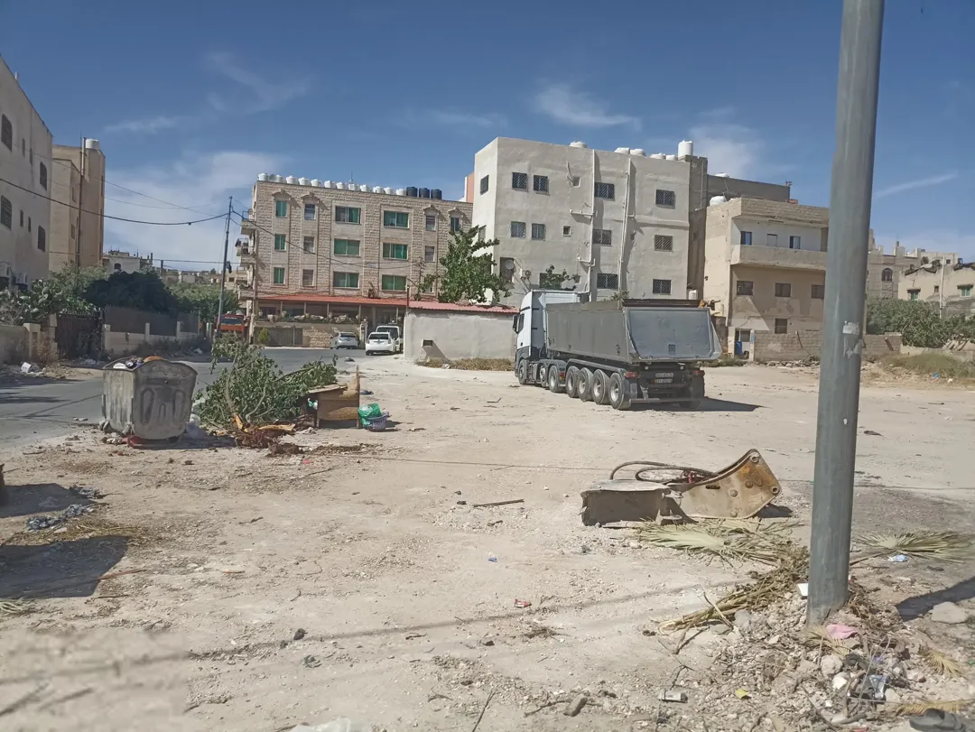 أرض للبيع في موقع مميز بالمقابلين بجانب دوار جويعد