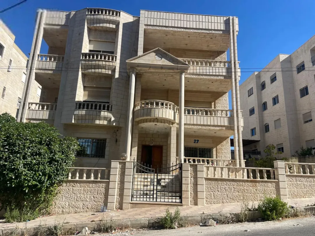 بناية سكنية فاخرة للبيع في منطقة الياسمين – عمان