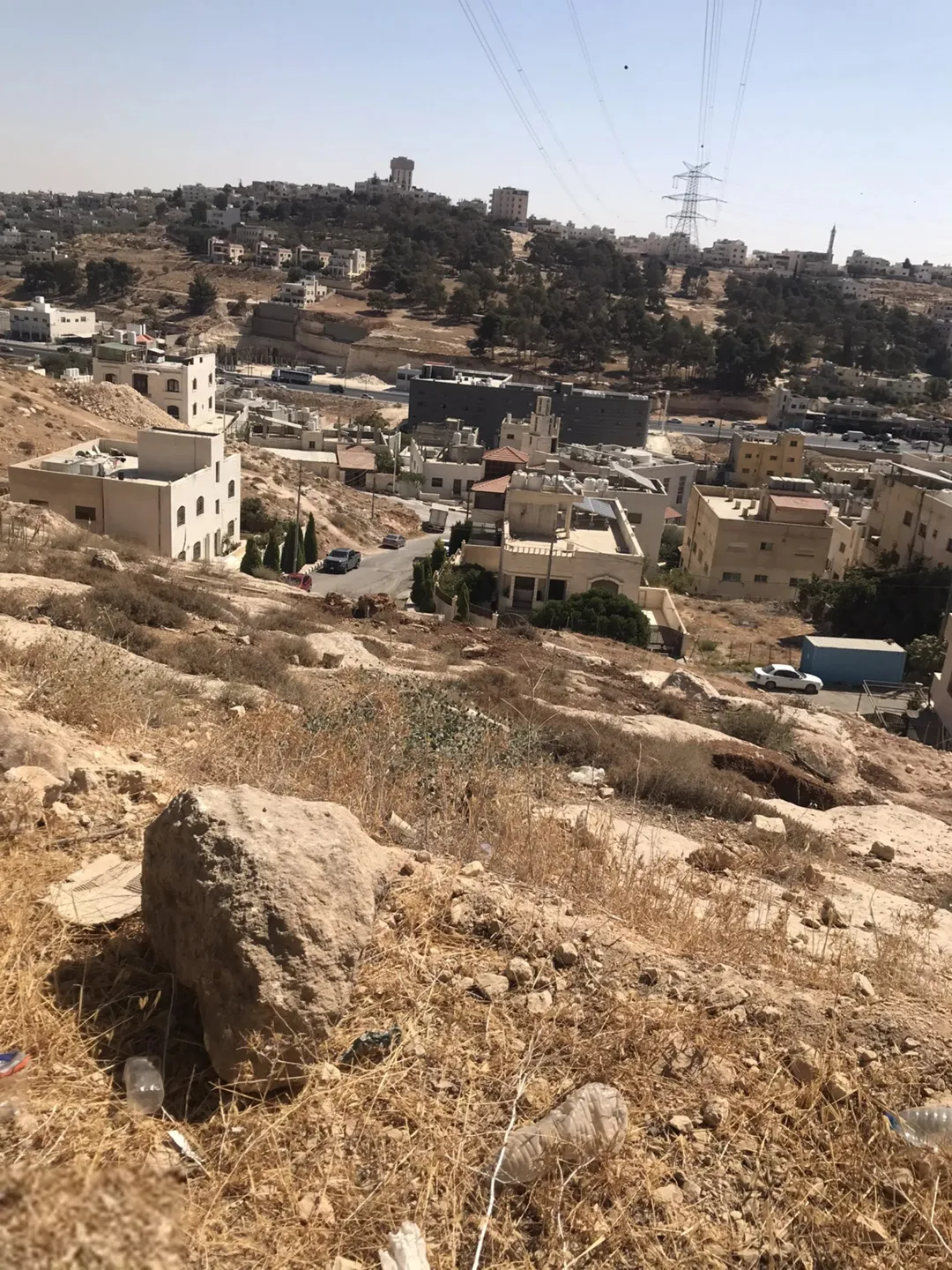 قطعة ارض صخرية للبيع مباشرة