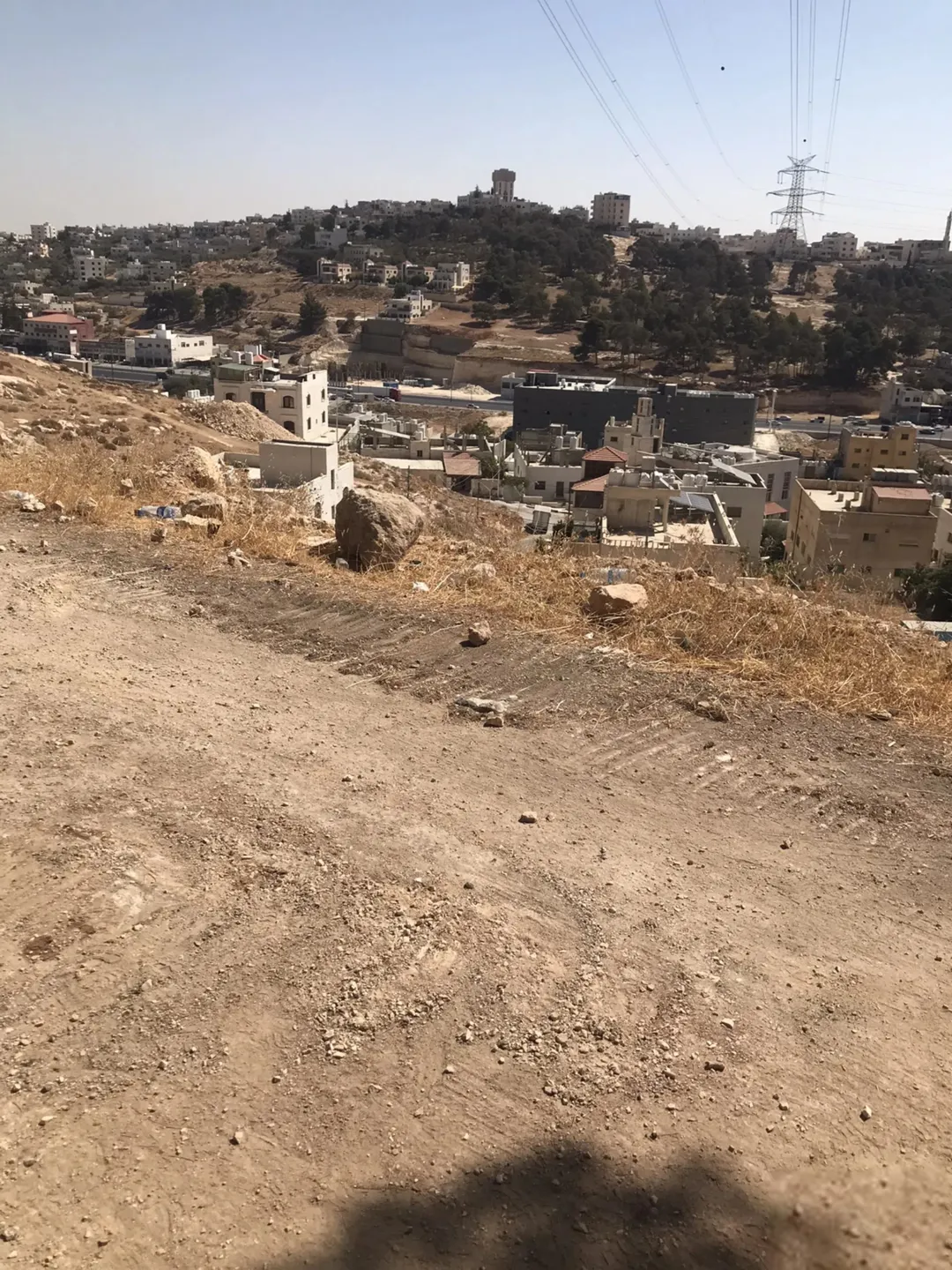 قطعة ارض صخرية للبيع مباشرة