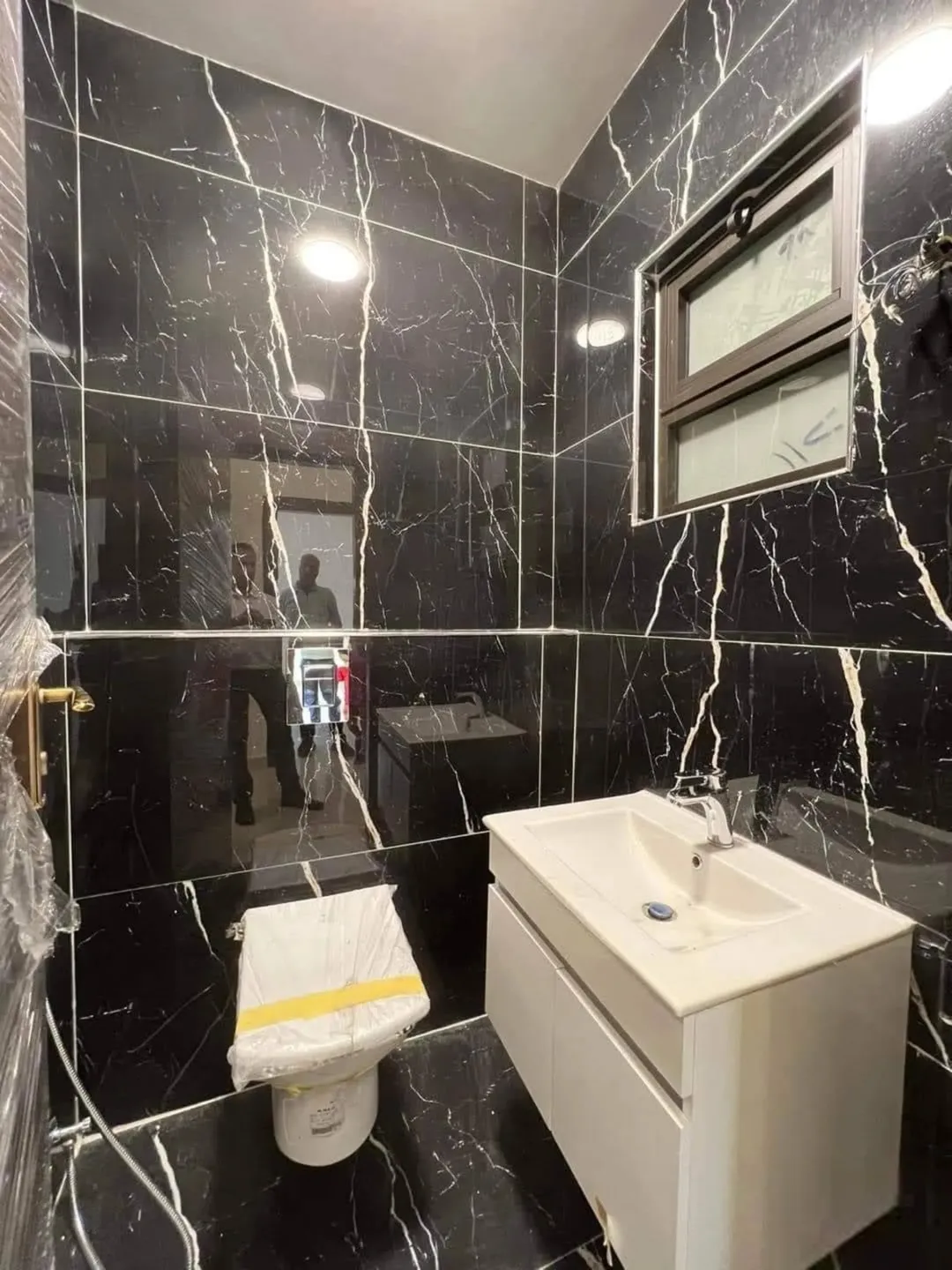 شقّة قرب دوار الدفاع في أبو السوس/ حوض الدربيات مع مطبخ مميز مسكونة لمدة عامين