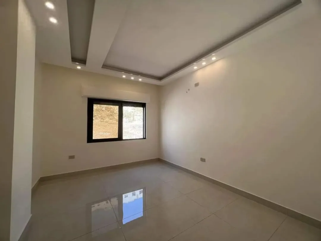 شقّة قرب دوار الدفاع في أبو السوس/ حوض الدربيات مع مطبخ مميز مسكونة لمدة عامين