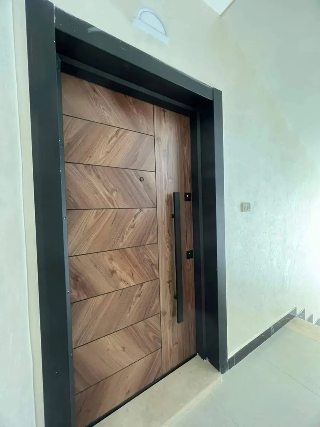 شقّة قرب دوار الدفاع في أبو السوس/ حوض الدربيات مع مطبخ مميز مسكونة لمدة عامين