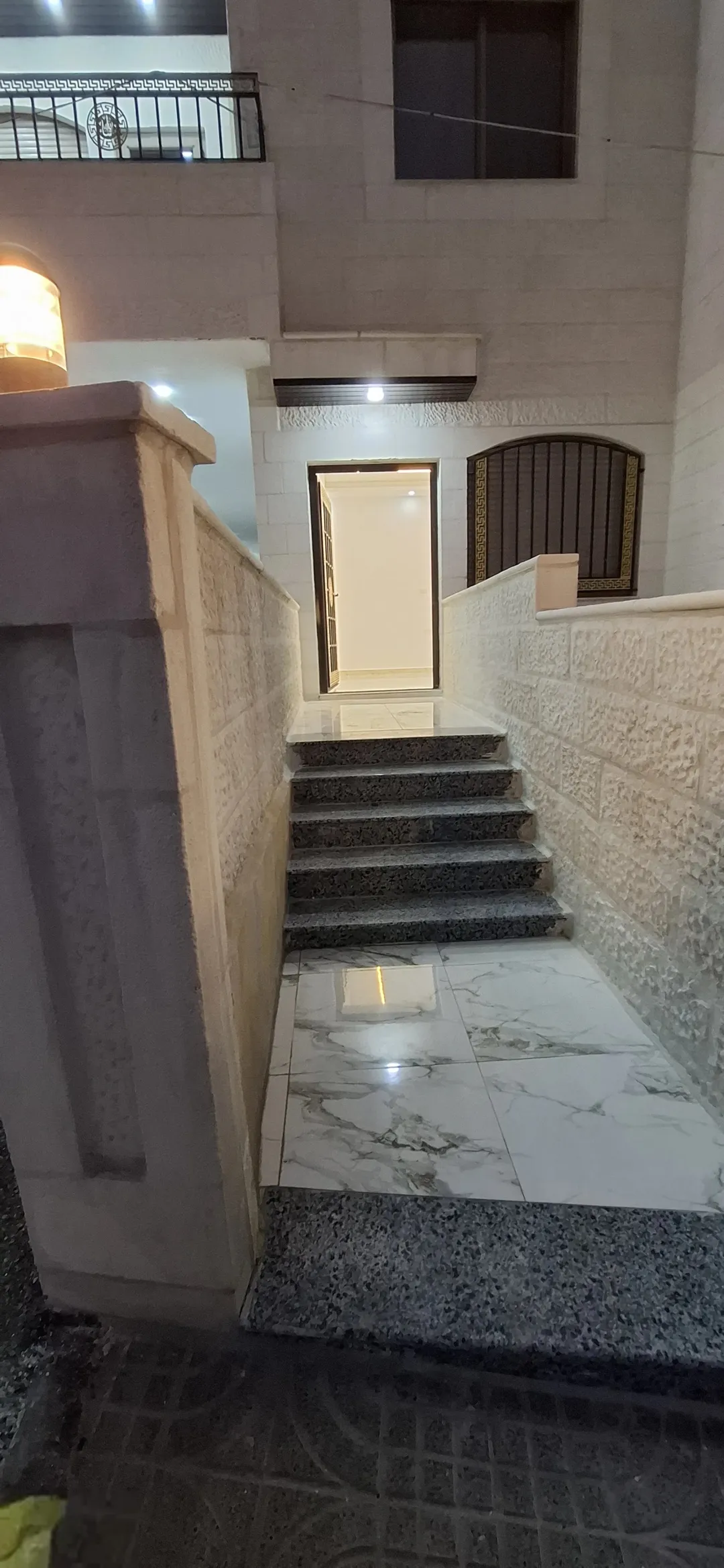 شقة أقساط دفعة أولى 30,000 دينار + 1,000 دينار شهري الموقع: طبربور – بداية حي الصفا شقق فاخرة