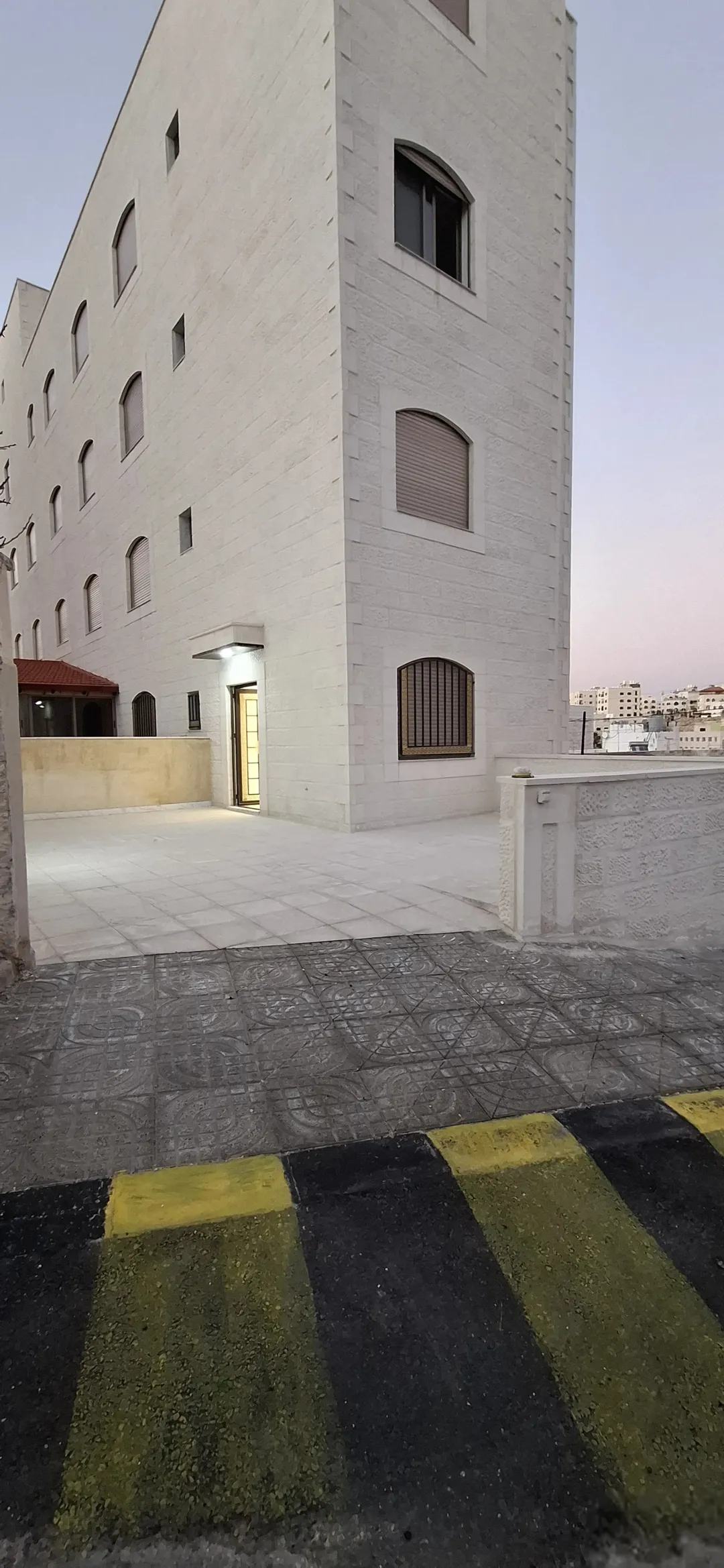 شقة أقساط دفعة أولى 30,000 دينار + 1,000 دينار شهري الموقع: طبربور – بداية حي الصفا شقق فاخرة