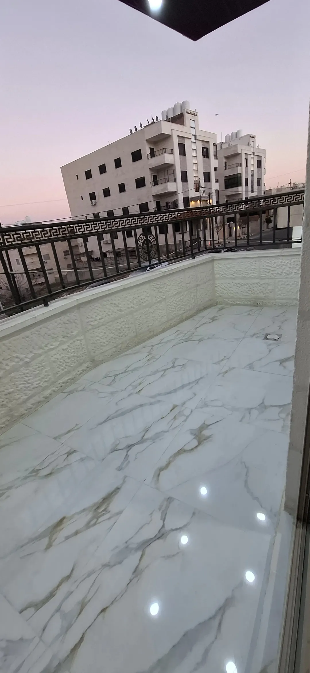 شقة أقساط دفعة أولى 30,000 دينار + 1,000 دينار شهري الموقع: طبربور – بداية حي الصفا شقق فاخرة
