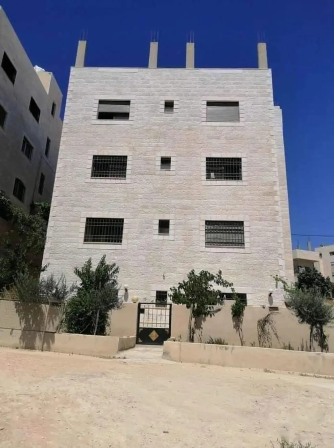 عمارة سكنية للبيع/ اسكان الكهرباء _ابو علندة