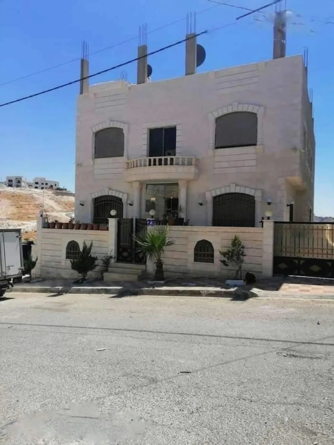 عمارة سكنية للبيع/ اسكان الكهرباء _ابو علندة
