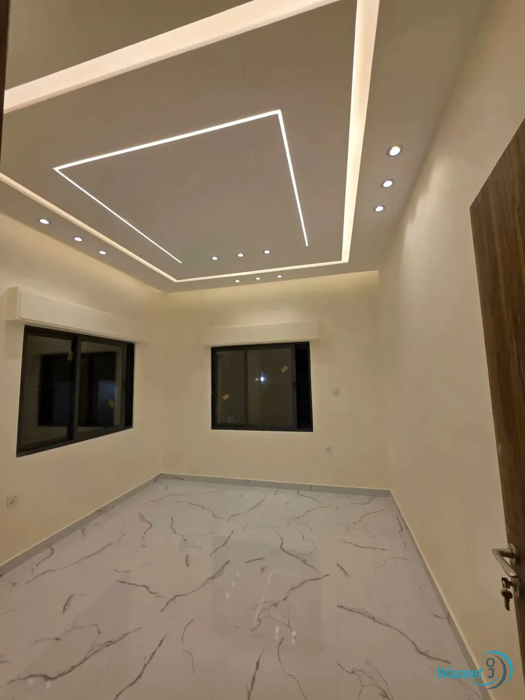 للبيع شقه بناء جديد لم تسكن طابق ثاني هندسي(ثالث) يوجد مصعد سوبر ديلوكس