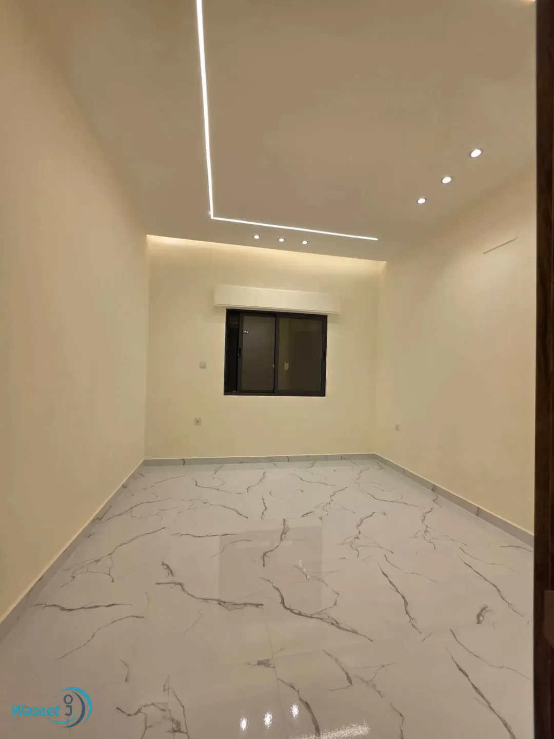 للبيع شقه بناء جديد لم تسكن طابق ثاني هندسي(ثالث) يوجد مصعد سوبر ديلوكس