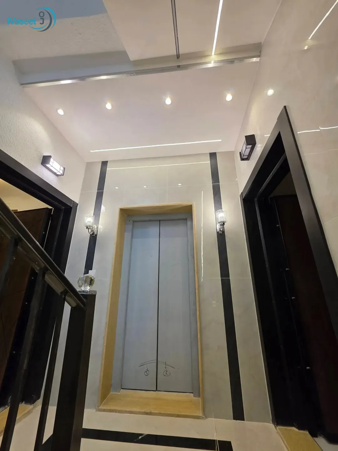 للبيع شقه بناء جديد لم تسكن طابق ثاني هندسي(ثالث) يوجد مصعد سوبر ديلوكس