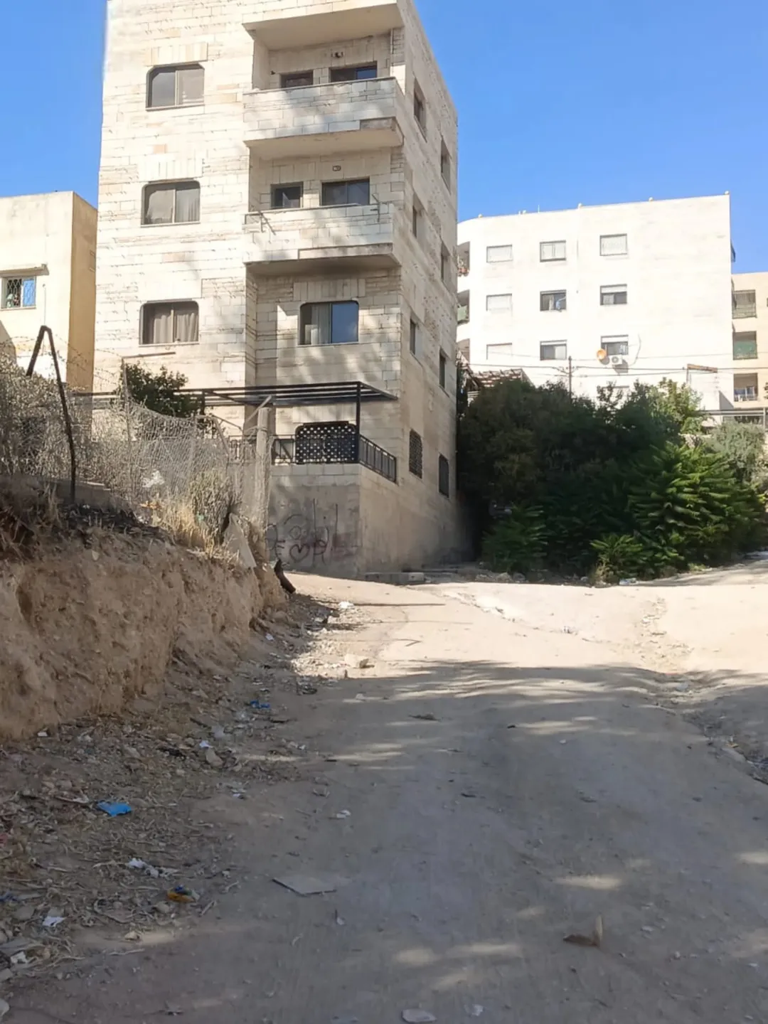 بناية مميزة في ام نوارة 4 طوابق سند تسجيل مستقل