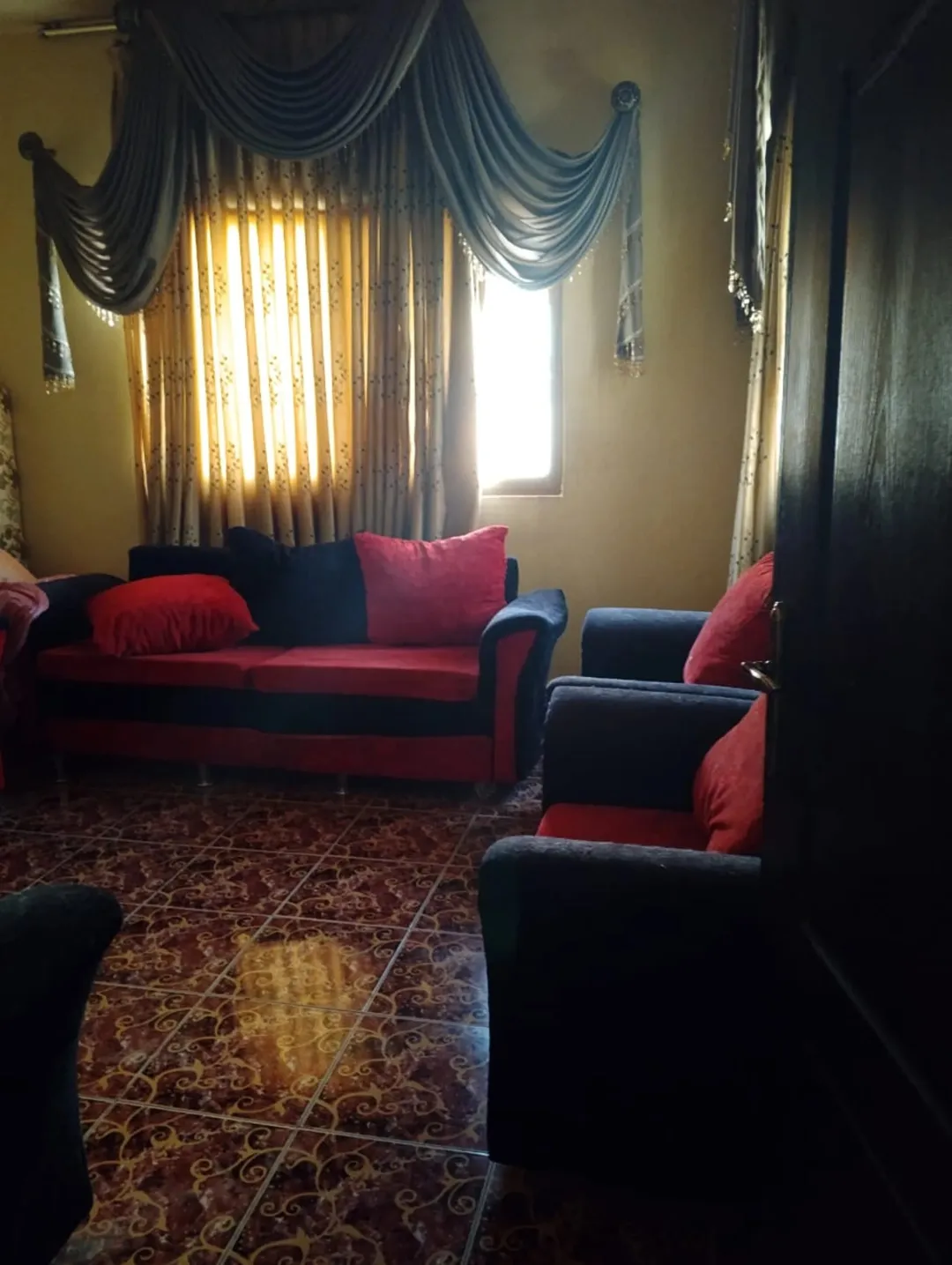 بناية مميزة في ام نوارة 4 طوابق سند تسجيل مستقل