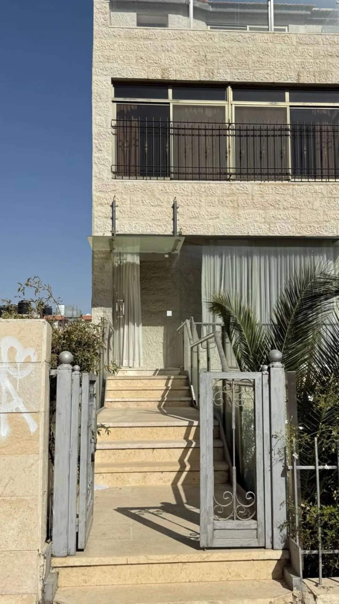 فيلا فاخرة مفروشة بالكامل للإيجار السنوي قريبة من الجامعات