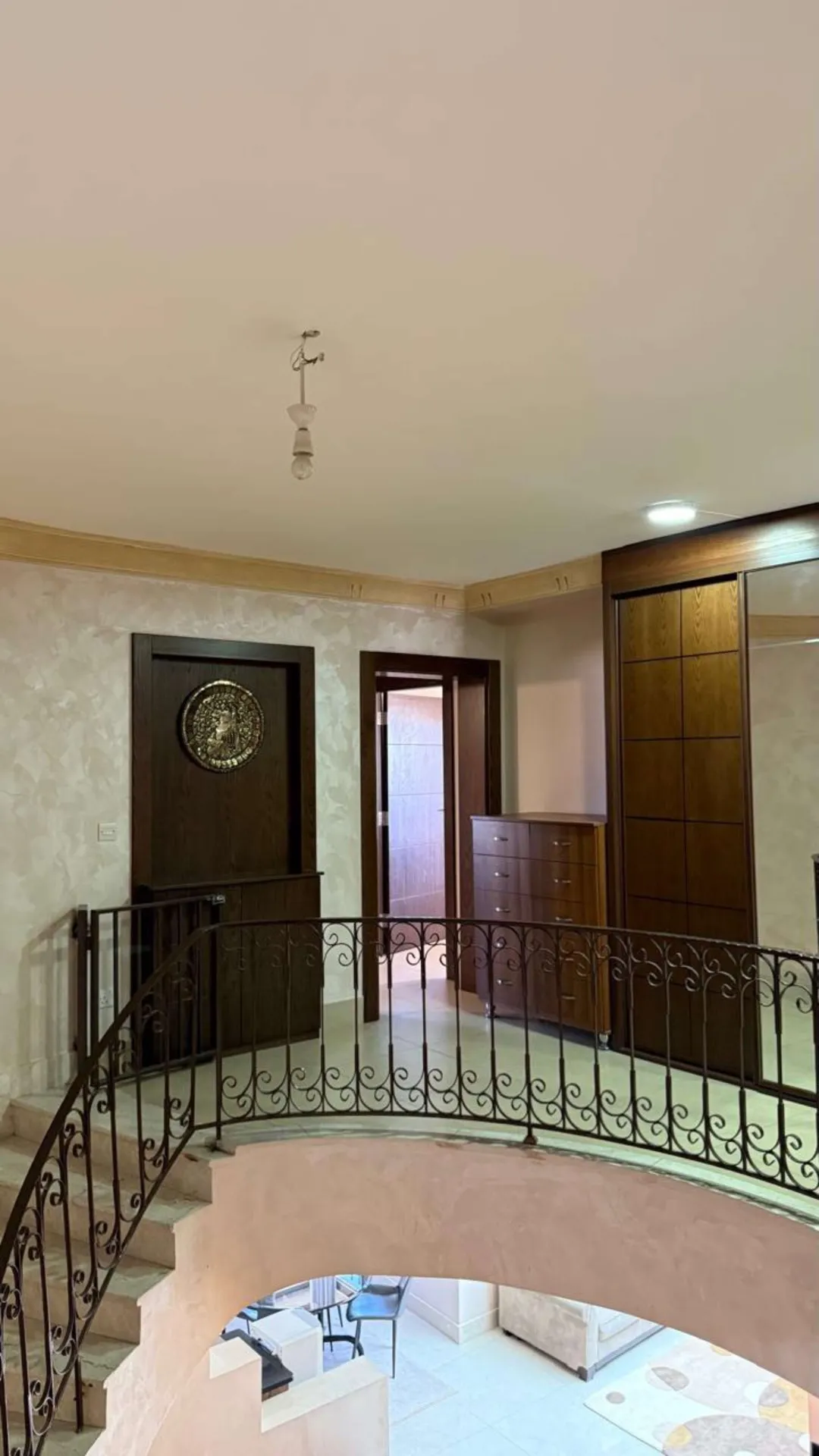 فيلا فاخرة مفروشة بالكامل للإيجار السنوي قريبة من الجامعات