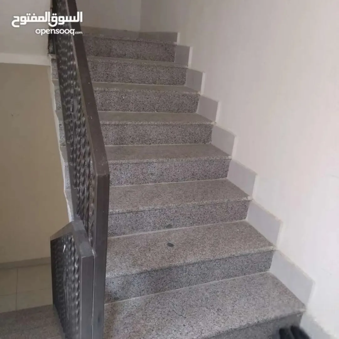 شقة للبيع في جبل طارق – الزرقاء