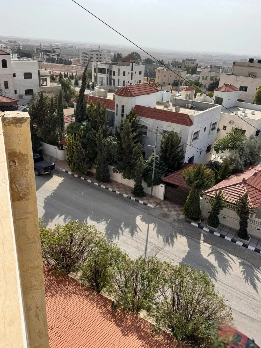 شقق للبيع مادبا اراضي مادبا قرية كفير ابوخينان الشرقي العمارة هادي موقع ممتاز جداً العمارة لم تسكن