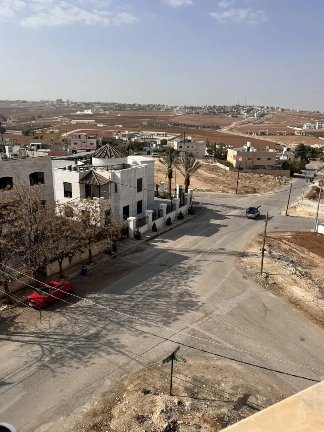 شقق للبيع مادبا اراضي مادبا قرية كفير ابوخينان الشرقي العمارة هادي موقع ممتاز جداً العمارة لم تسكن