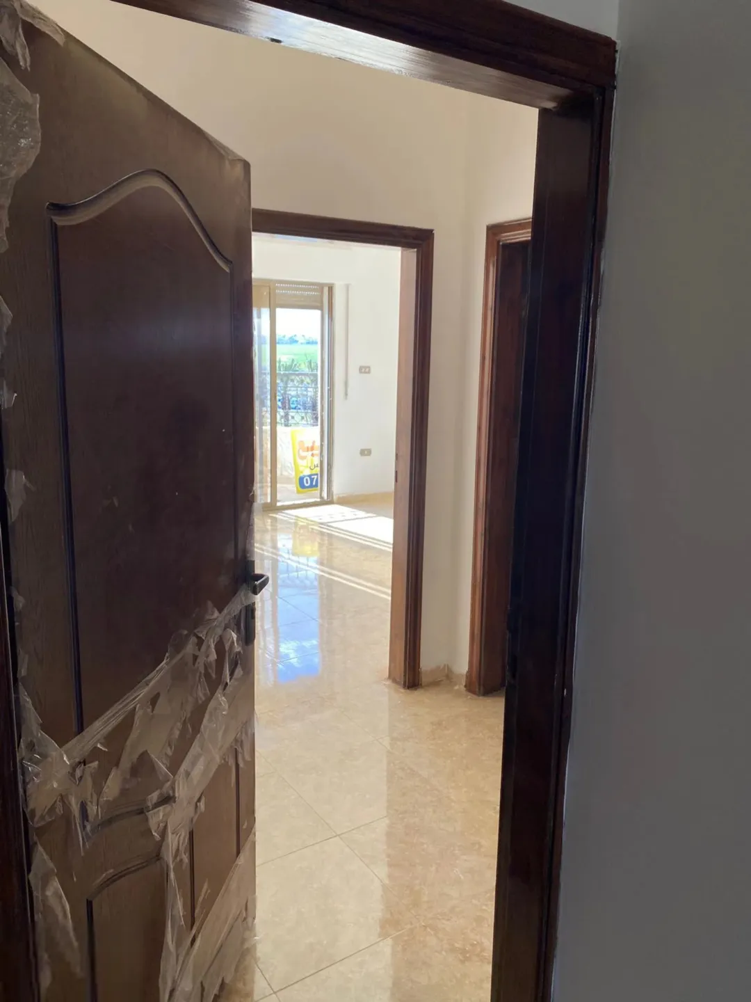 شقق للبيع مادبا اراضي مادبا قرية كفير ابوخينان الشرقي العمارة هادي موقع ممتاز جداً العمارة لم تسكن