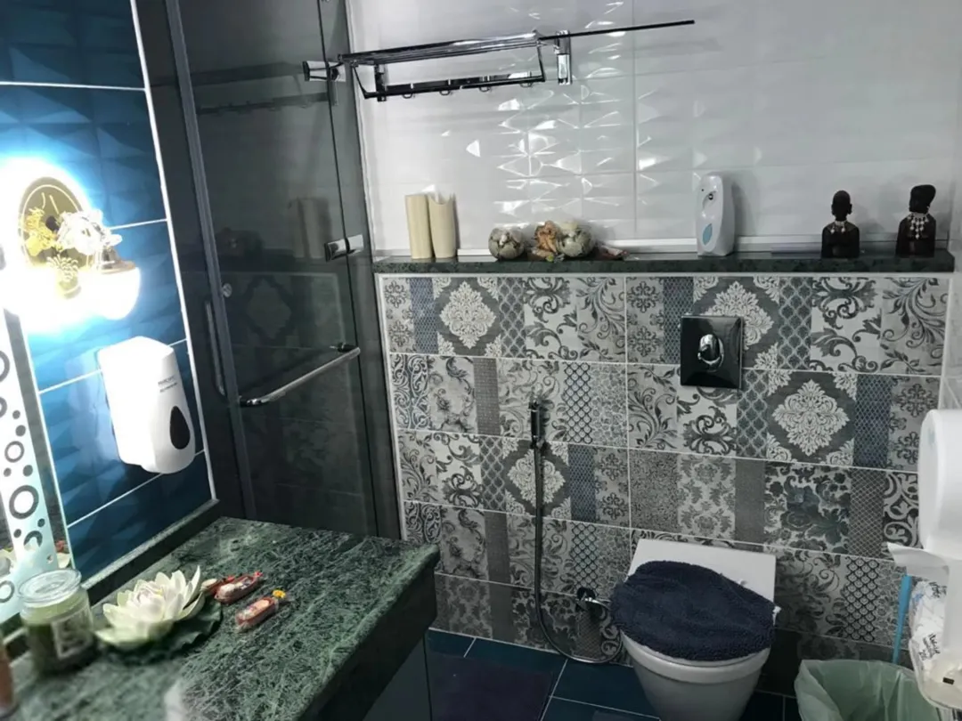 شقة فاخرة في طريق المطار تصميم أنيق ومرافق متكاملة