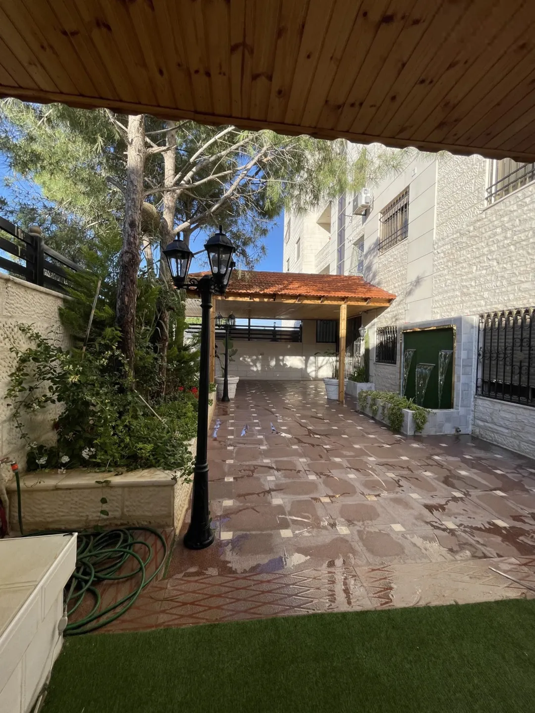 شقة فاخرة في طريق المطار تصميم أنيق ومرافق متكاملة