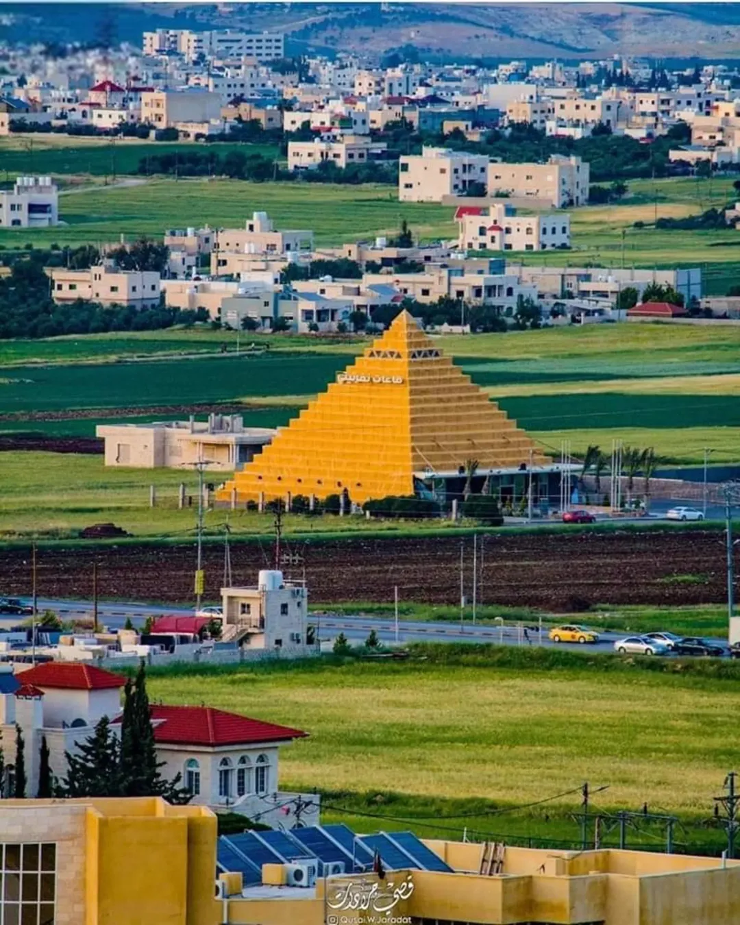 قطعة ارض للبيع مساحتها 542م خلف الهرم ب قرب من مدارس القمه الدوليه وشارع اربد الحصن مفروزه بقوشان