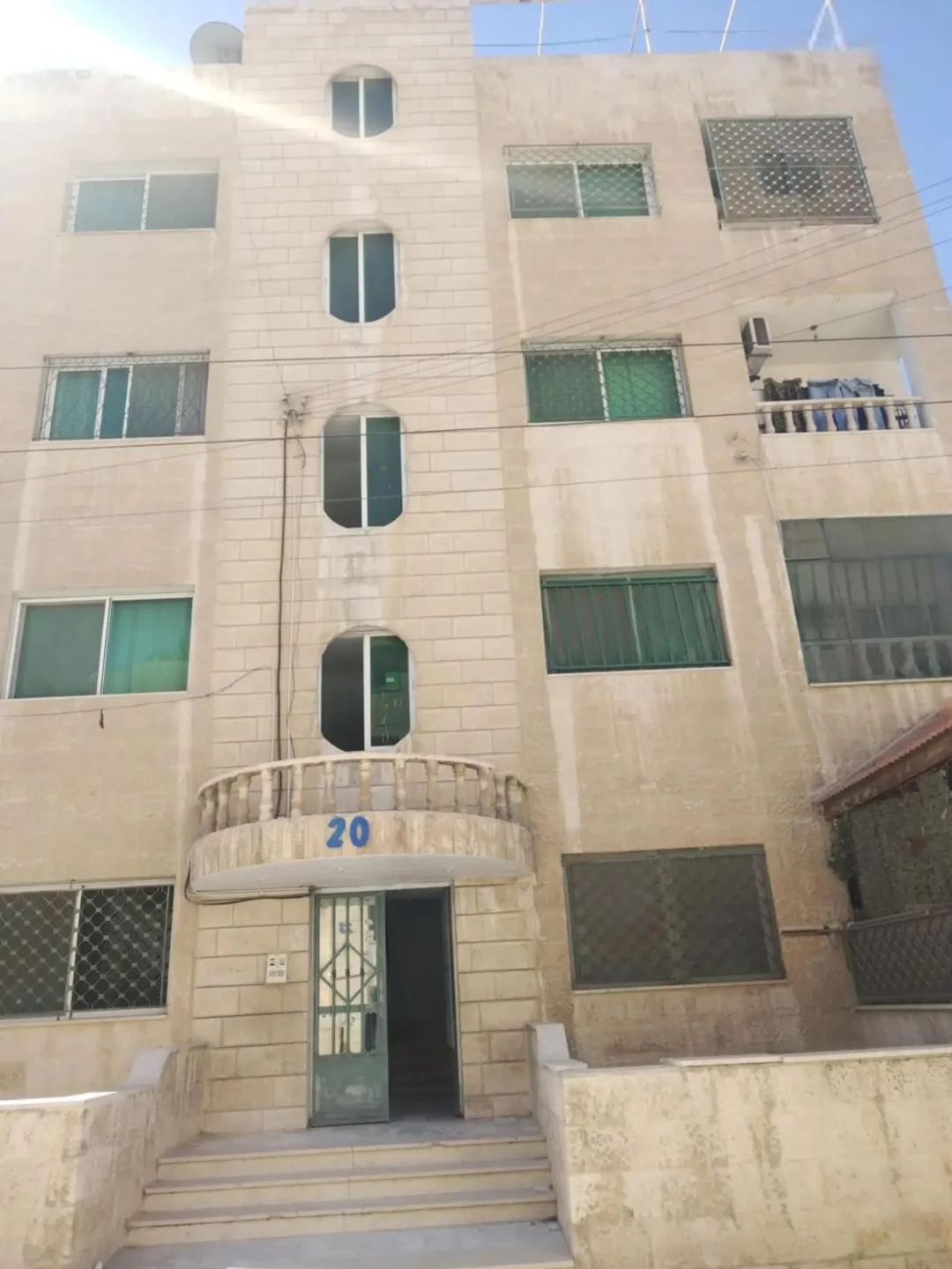 شقة للبيع في الزرقاء – جبل طارق