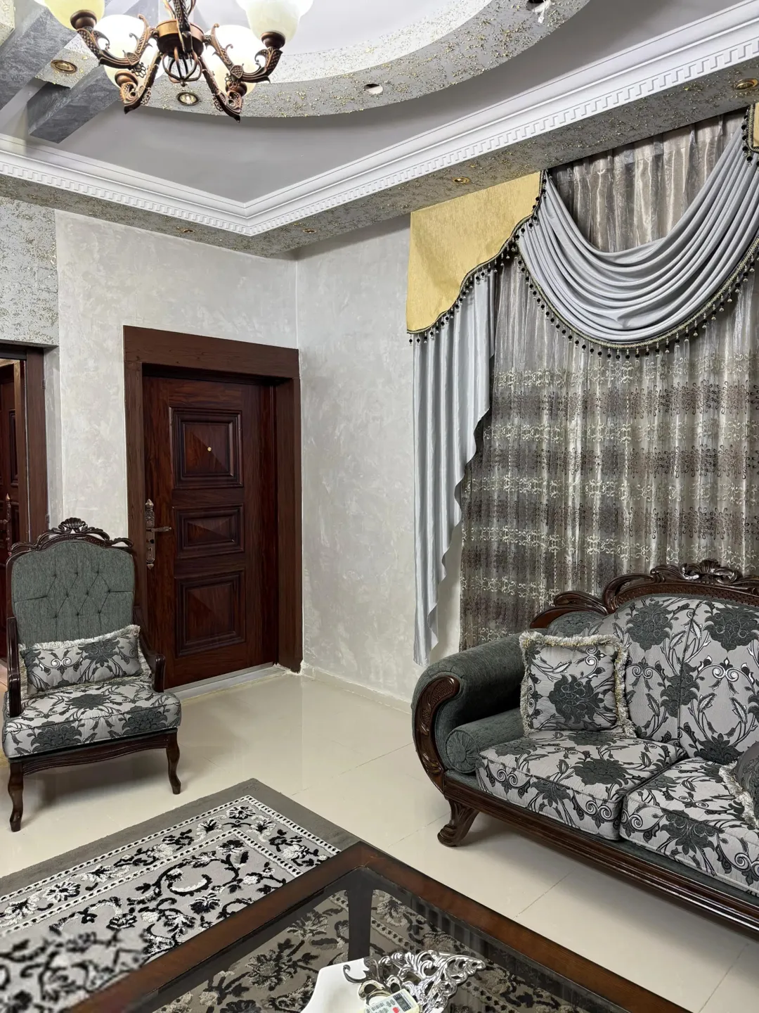 بيت مستقل شبه فيلا للبيع في الزرقاء الجديدة