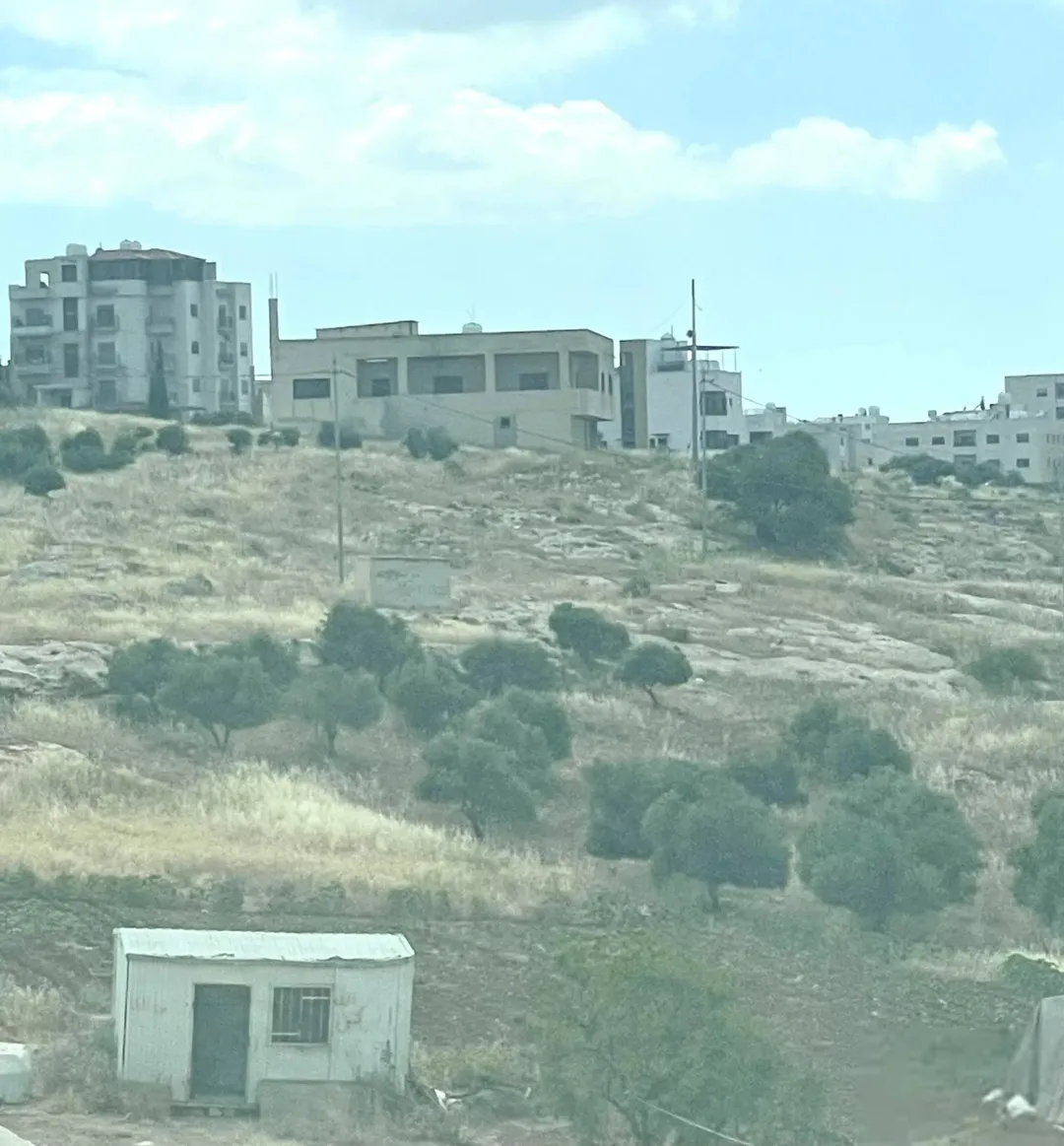 أرض سكنية مميزة للبيع في شفا بدران – حوض الذهيبة بمساحة 750 متر مربع وإطلالة على 3 شوارع