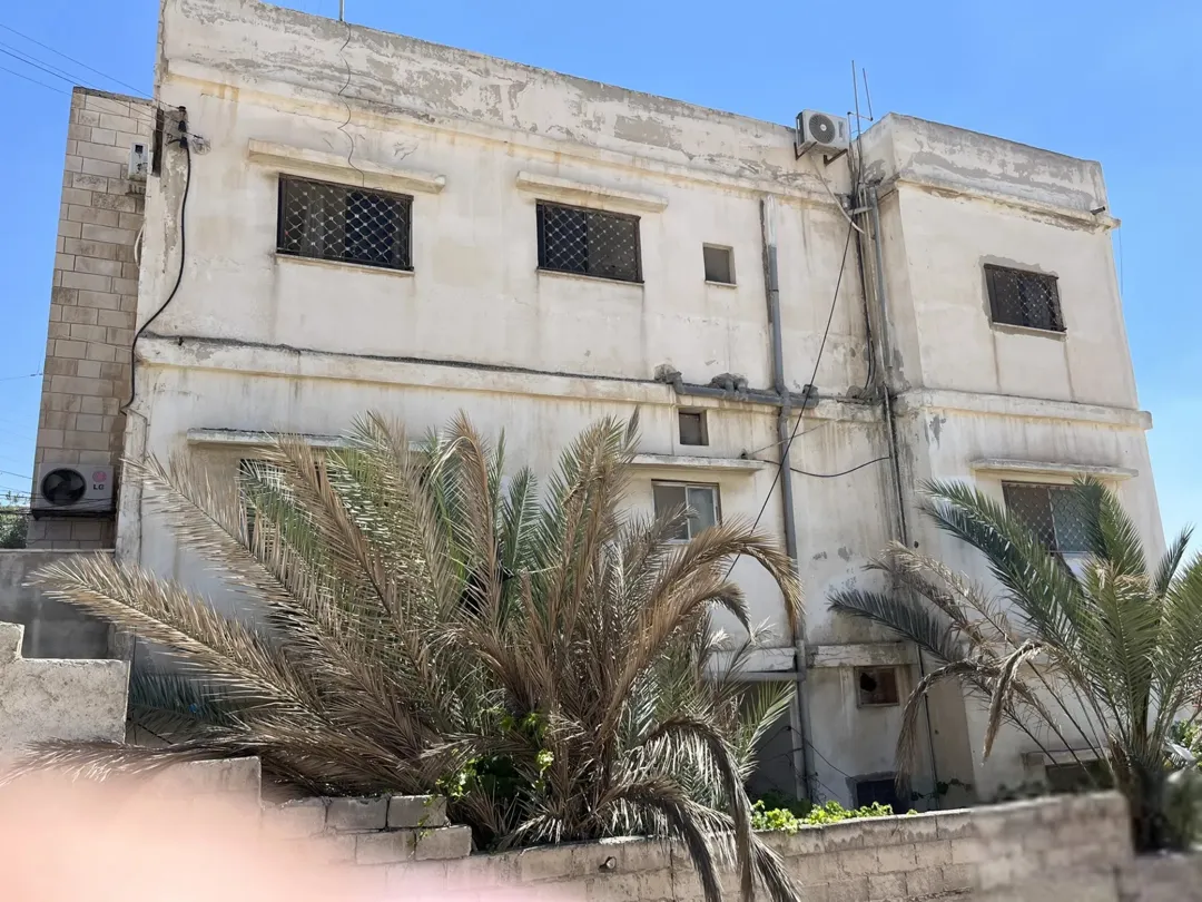 عمارة سكنية للبيع في الزرقاء – حي شاكر