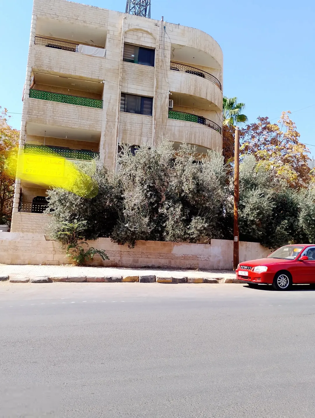 عمارة استثمارية وأراضٍ مميزة للبيع في الهاشمي الشمالي وشفا بدران