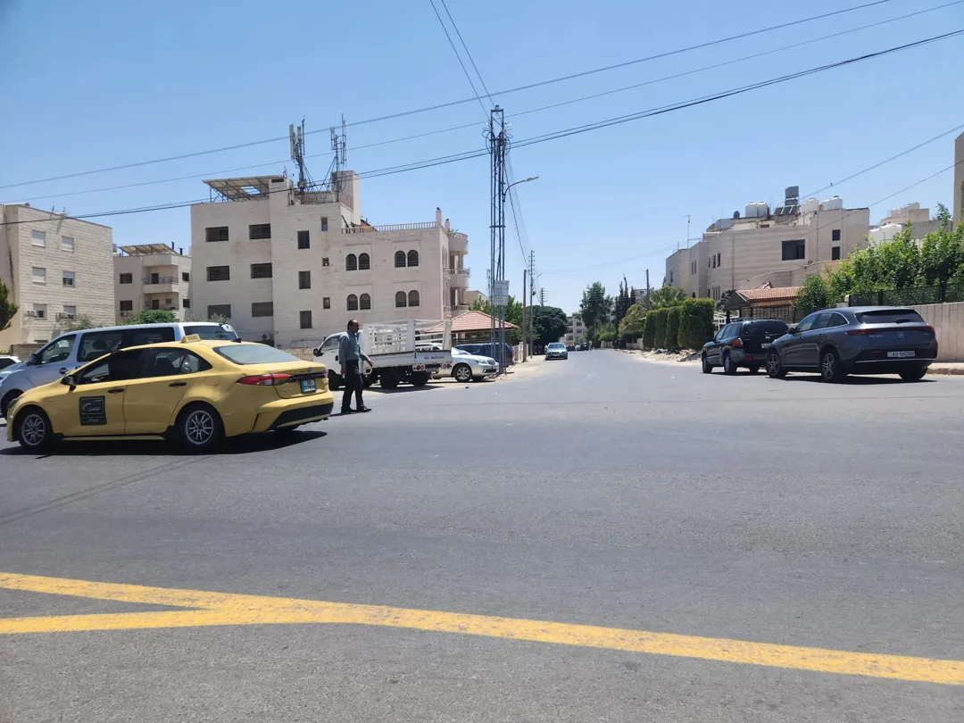 قطعة أرض فاخرة للبيع في قلب الرونق عمان الغربية