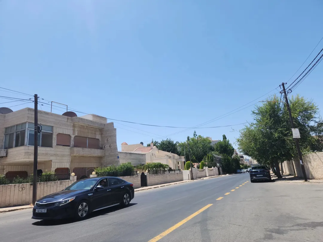 قطعة أرض فاخرة للبيع في قلب الرونق عمان الغربية