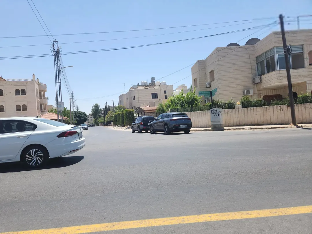 قطعة أرض فاخرة للبيع في قلب الرونق عمان الغربية