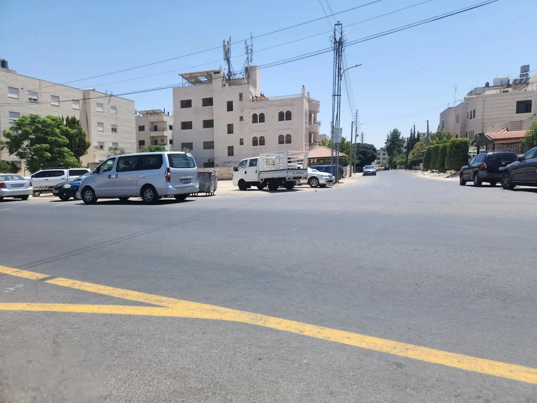 قطعة أرض فاخرة للبيع في قلب الرونق عمان الغربية
