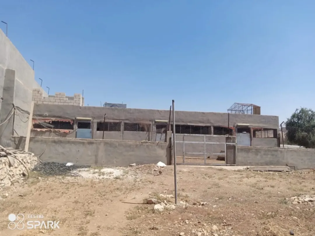 مزرعة على السيل مباشرة للبيع